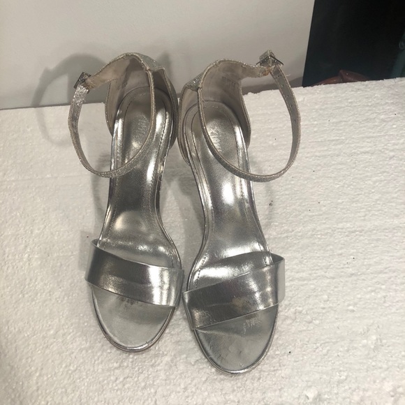 Fioni silver sandals. Size 8 1/2 - Picture 8 of 15